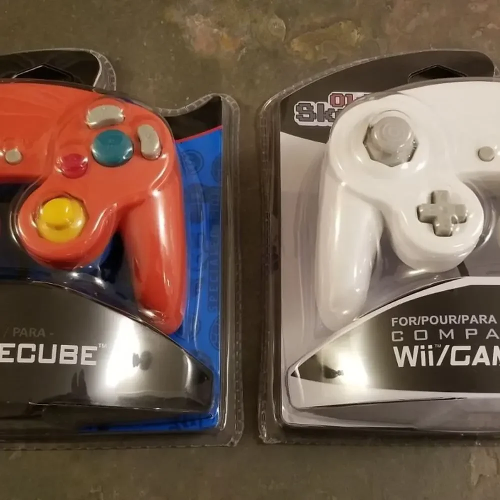 2 Gamecube Controllers - Red & White (NEW) - Nintendo - Old Skool